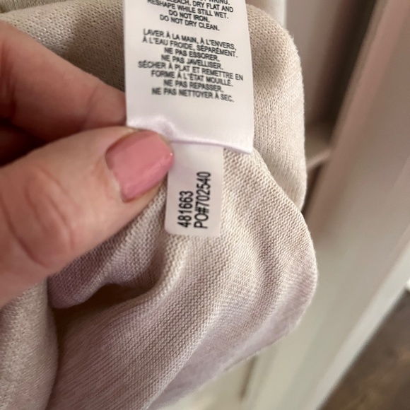 Soft Creamy Sweater with Pearls - Picture 4 of 8